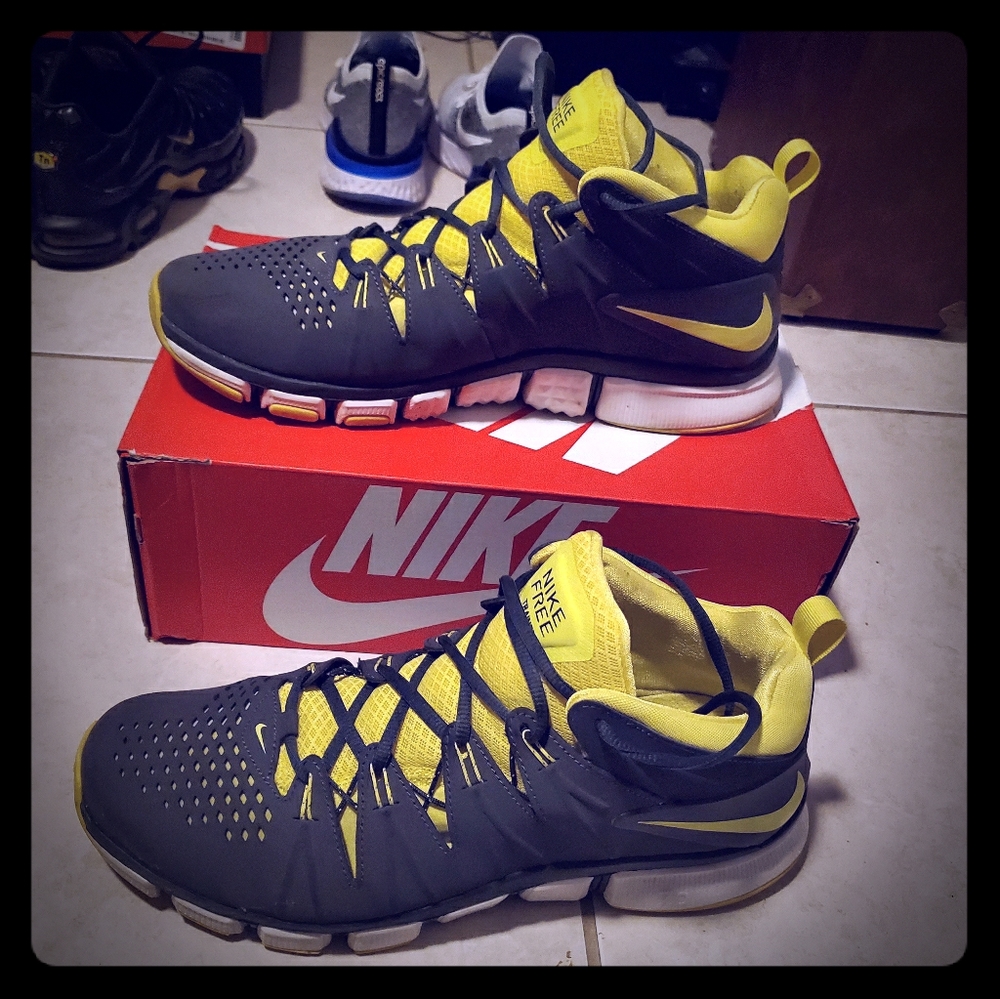 Basketball shoe